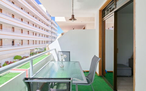 Altemar H3: Costruzione, Proprietà, Tavolo, Finestra, Pianta, Illuminazione, Interior Design, Pavimentazione, Table Tennis Racket, Casa