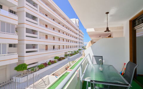 Altemar H3: Costruzione, Finestra, Interior Design, Legna, Urban Design, Pavimento, Condominio, Shade, Facciata, Sedia