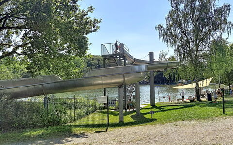 Wemding 200: Albero, Spazio Pubblico, Scivolo, Campo Da Giuoco, Parco, Attrezzatura Giochi All'Aperto, Shade, Terreno Di Gioco