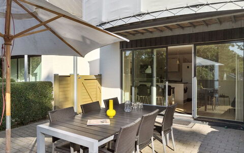 Sophy - 150M from the Sea: Mobilia, Interior Design, Pavimentazione, Legna, Pavimento, Soffitto, Pavimento In Legno, Sedia, Tavolo, Illuminazione