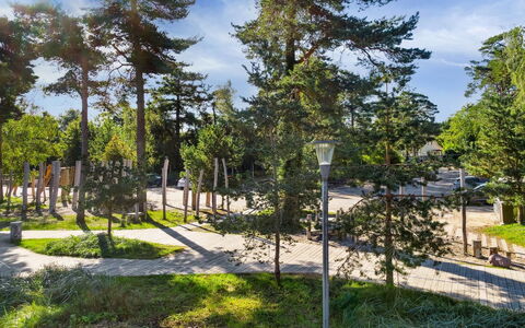 Sophy - 150M from the Sea: Mobilia, Interior Design, Pavimentazione, Legna, Pavimento, Soffitto, Pavimento In Legno, Sedia, Tavolo, Illuminazione