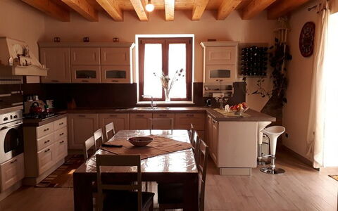 Casa Santa Venera: Cabinetry, Mobilia, Controsoffitto, Lavello, Legna, Tavolo, Cucina, Illuminazione, Cassetto, Finestra