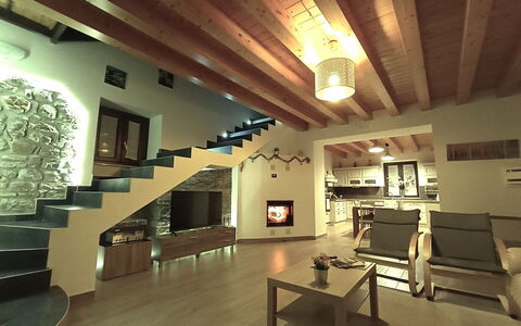 Casa Santa Venera: Tavolo, Legna, Interior Design, Pavimento, Pianta Della Casa, Pavimentazione, Sala, Costruzione, Latifoglie, Soffitto