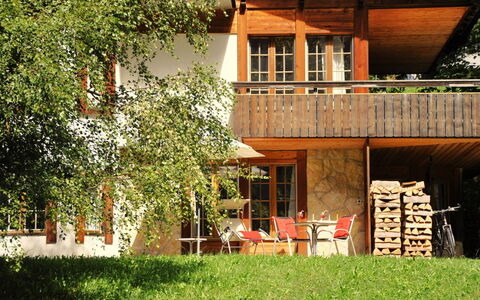 Im Chehr: Pianta, Costruzione, Finestra, Albero, Legna, Lotto, Erba, Casa, Villetta, Zona Residenziale