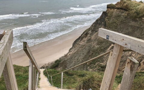 Skyler - 400M from the Sea: Costa, Costiera E Morfologie Oceanic, Le Scale, Terreno, Riva, Mare, Roccia, Spiaggia, Oceano