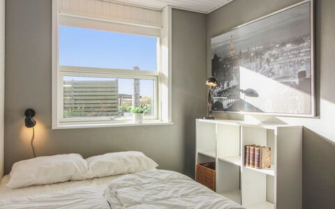 Skyler - 400M from the Sea: Interior Design, Mobilia, Parete, Pavimentazione, Pavimento, Legna, Soffitto, Camera Da Letto, Camera, Letto