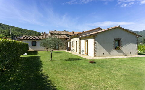 Villa Niccone: Nube, Pianta, Cielo, Costruzione, Finestra, Casa, Lotto, Erba, Paesaggio
