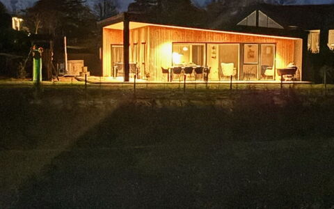 Harrieth - 300M from the Sea: Tetto, Casa, Porta, Villetta, Shade, Raccordo, Cortile, Estate, Backyard