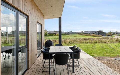 Harrieth - 300M from the Sea: Tetto, Casa, Porta, Villetta, Shade, Raccordo, Cortile, Estate, Backyard