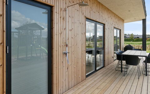 Harrieth - 300M from the Sea: Tetto, Casa, Porta, Villetta, Shade, Raccordo, Cortile, Estate, Backyard