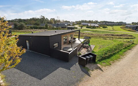 Harrieth - 300M from the Sea: Tetto, Casa, Porta, Villetta, Shade, Raccordo, Cortile, Estate, Backyard