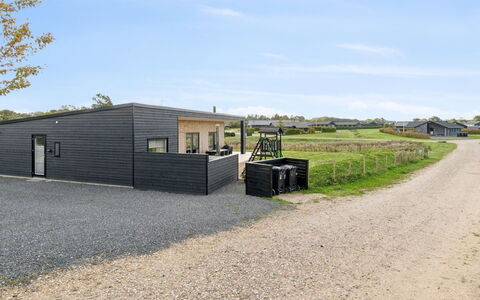 Harrieth - 300M from the Sea: Tetto, Casa, Porta, Villetta, Shade, Raccordo, Cortile, Estate, Backyard
