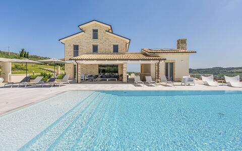 Villa Aso: Cielo, Proprietà, Acqua, Azzurro, Architettura, Tempo Libero, Albero, Pianta, Casa, Paesaggio