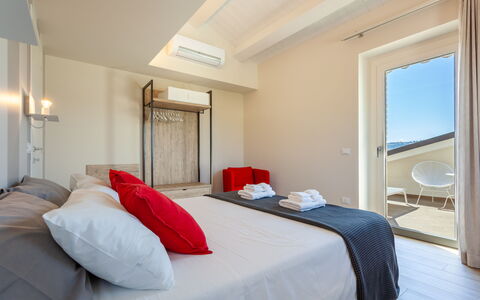 Villa Aso: Mobilia, Camera Da Letto, Interior Design, Letto, Pavimento, Appartamento, Casa, Camera, Bedding, Lenzuolo