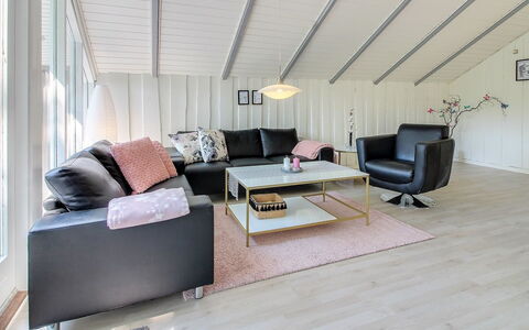 Arnsten: Divano, Interior Design, Legna, Pavimentazione, Mobilia, Soggiorno, Pavimento, Soffitto, Casa, Pavimento In Legno