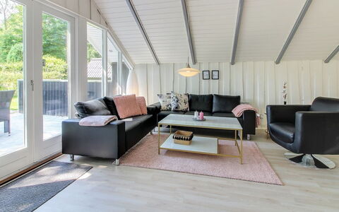 Arnsten: Divano, Interior Design, Legna, Mobilia, Soggiorno, Pavimentazione, Soffitto, Pavimento In Legno, Pavimento