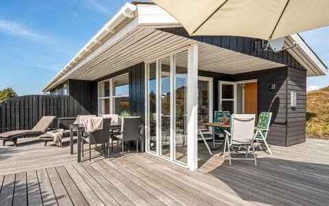 Nashota - 700M from the Sea: Tetto, Casa, Casa, Villetta, Porta, Raccordo, Deck, Portico, Plank, Latifoglie