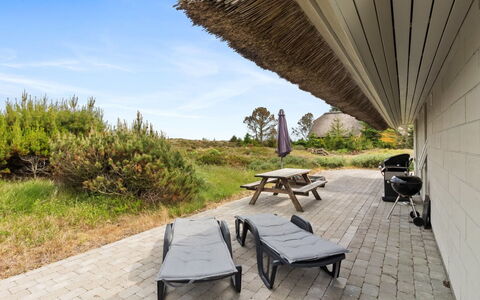Andrine - 700M from the Sea: Mobilia, Interior Design, Pavimentazione, Legna, Pavimento, Soffitto, Pavimento In Legno, Sedia, Tavolo, Illuminazione