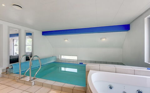 Tabithe - 2.2Km from the Sea: Mobilia, Interior Design, Sedia, Pavimentazione, Tavolo, Ricorrere, Pavimento, Soffitto, Camera, Eco Hotel