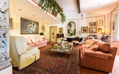Residenza Del Desco: Mobilia, Cornice, Proprietà, Divano, Pianta, Comfort, Decorazione, Interior Design, Pavimento, Pavimentazione