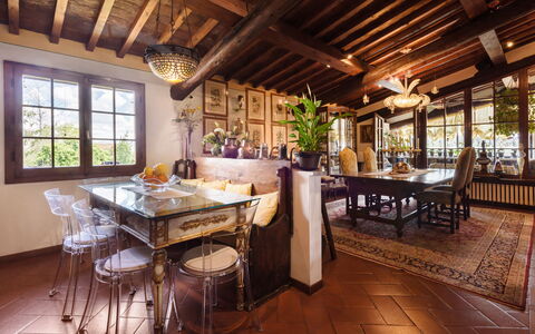 Residenza Del Desco: Mobilia, Tavolo, Proprietà, Finestra, Sedia, Legna, Interior Design, Pianta, Pavimento, Immobiliare