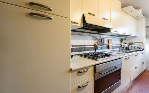 Residenza Del Desco: Cabinetry, Controsoffitto, Elettrodomestico Da Cucina, Cucina Stufa, Stufa A Gas, Cucina, Cassetto, Legna, Stufa, Elettrodomestico