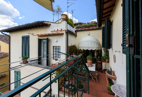 Residenza Del Desco: Pianta, Cielo, Finestra, Costruzione, Azzurro, Vaso Di Fiori, Nube, Legna, Pianta Della Casa, Quartiere