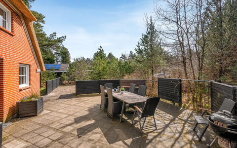 Hunno - 3Km from the Sea: Mobilia, Legna, Interior Design, Pavimentazione, Pavimento, Sedia, Camera, Soffitto, Soggiorno, Appartamento