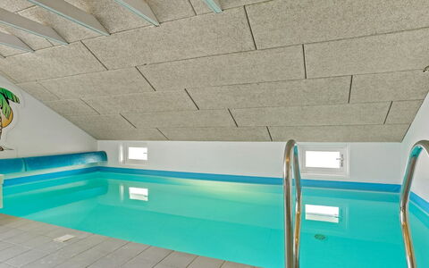 Munder - 1.2Km to the Fjord: Mobilia, Interior Design, Pavimentazione, Legna, Pavimento, Soffitto, Pavimento In Legno, Sedia, Tavolo, Illuminazione