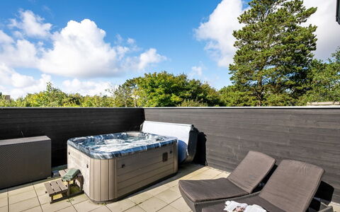 Tinella - 250M to the Fjord: Materiale Composito, Piscina, Vasca Da Bagno, Mobili Da Esterno, Vasca Idromassaggio, Idraulico Fixture, Sedia, Shade, Design