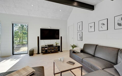 Tinella - 250M to the Fjord: Interior Design, Pavimentazione, Parete, Legna, Soffitto, Mobilia, Pavimento, Divano, Soggiorno, Illuminazione