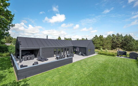 Henrikke - 500M to the Fjord: Mobilia, Interior Design, Sedia, Pavimentazione, Tavolo, Ricorrere, Pavimento, Soffitto, Camera, Eco Hotel
