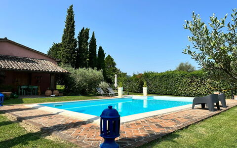 Villa Carsuga: Acqua, Cielo, Pianta, Proprietà, Azzurro, Botanica, Shade, Erba, Albero, Tempo Libero