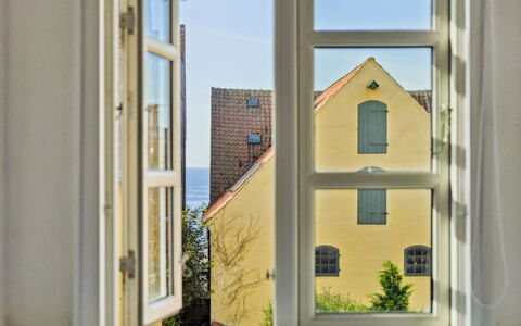 Blakke - 200M from the Sea: Legna, Mobilia, Appartamento, Camera, Soffitto, Color Legno, Sedia, Latifoglie, Vernice, Legname