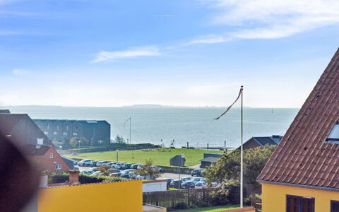 Blakke - 200M from the Sea: Legna, Mobilia, Appartamento, Camera, Soffitto, Color Legno, Sedia, Latifoglie, Vernice, Legname