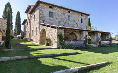 Villa Della Regina: Cielo, Pianta, Costruzione, Finestra, Albero, Erba, Villetta, Casa, Immobiliare, Facciata