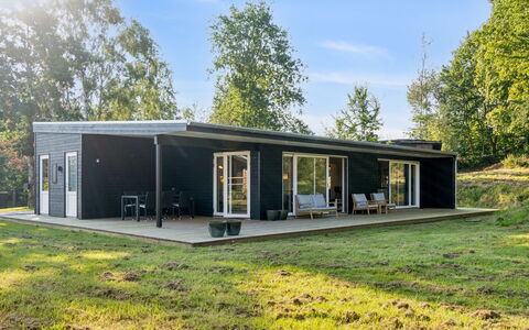 Uma - 1.5Km from the Sea: Tetto, Casa, Porta, Villetta, Shade, Raccordo, Cortile, Estate, Backyard