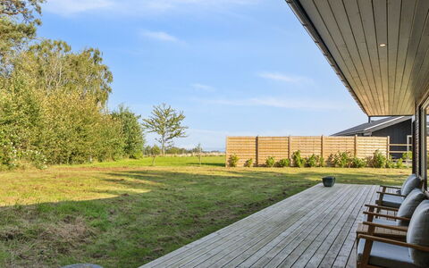 Uma - 1.5Km from the Sea: Tetto, Casa, Porta, Villetta, Shade, Raccordo, Cortile, Estate, Backyard