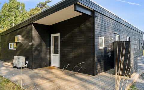 Uma - 1.5Km from the Sea: Tetto, Casa, Porta, Villetta, Shade, Raccordo, Cortile, Estate, Backyard