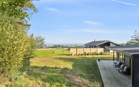 Uma - 1.5Km from the Sea: Tetto, Casa, Porta, Villetta, Shade, Raccordo, Cortile, Estate, Backyard