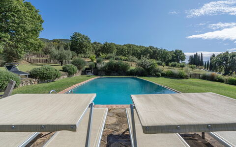 Orcia Panoramic View With Pool: Acqua, Cielo, Pianta, Nube, Piscina, Albero, Shade, Mobili Da Esterno, Tempo Libero, Urban Design
