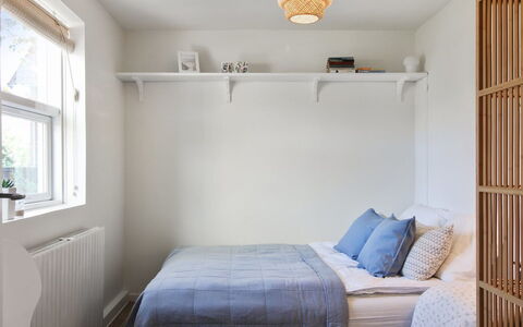 Thorgny - 900M from the Sea: Soffitto, Pavimentazione, Interior Design, Pavimento, Materiale Composito, Mobilia, Ricorrere, Hotel, Design, Illuminazione Diurna