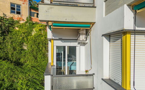 Azul: Giorno, Proprietà, Finestra, Azzurro, Costruzione, Quartiere, Zona Residenziale, Urban Design, Legna, Immobiliare