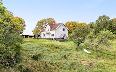 Älmegården: Pianta, Cielo, Paesaggio Naturale, Albero, Finestra, Casa, Lotto, Villetta, Erba, Paesaggio