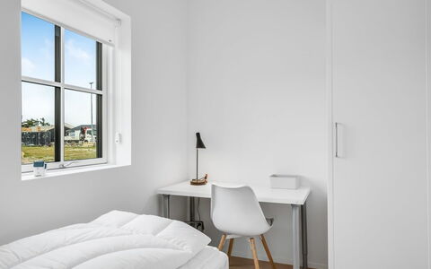 Malomir - 500M from the Sea: Interior Design, Pavimento, Pavimentazione, Appartamento, Camera Da Letto, Letto, Soffitto, Telaio Del Letto, Illuminazione Diurna, Bedding