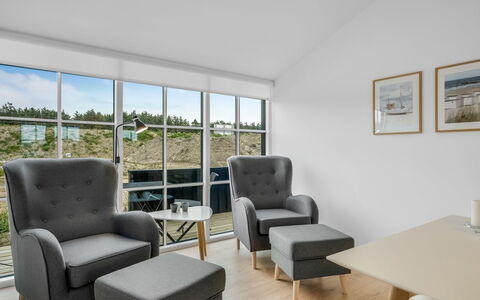 Malomir - 500M from the Sea: Mobilia, Interior Design, Pavimentazione, Sedia, Pavimento, Legna, Camera, Soggiorno, Illuminazione, Soffitto