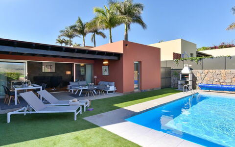 P19: Cielo, Pianta, Proprietà, Piscina, Acqua, Costruzione, Shade, Albero, Erba, Mobili Da Esterno