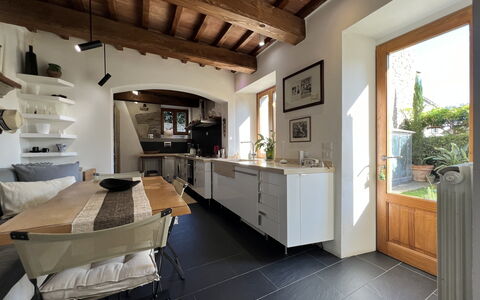 The Architects House: Cabinetry, Controsoffitto, Vaso Di Fiori, Pianta, Costruzione, Tavolo, Cucina, Soggiorno, Legna, Interior Design