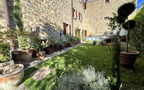 The Architects House: Pianta, Proprietà, Vaso Di Fiori, Costruzione, Finestra, Illuminazione, Vegetazione, Pianta Della Casa, Manto Stradale, Erba