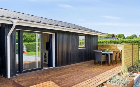 Nora - 100M from the Sea: Mobilia, Interior Design, Pavimentazione, Legna, Pavimento, Soffitto, Pavimento In Legno, Sedia, Tavolo, Illuminazione